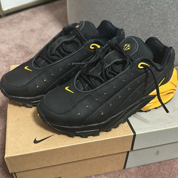 NIKE NOCTA HOT STEP AIR TERRA - BLACK UNIVERSITY GOLD BRAND NEW - Picture 3 of 5